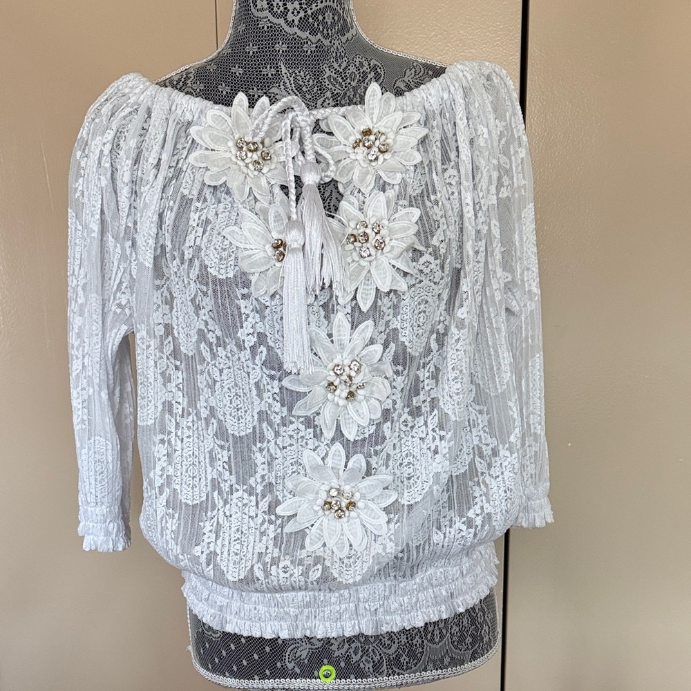 Boston Proper White Lace Off-Shoulder Floral Appliqué Top